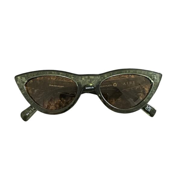 Le Specs AIRE Green Dualism Cat Eye Sunglasses - Picture 1 of 4